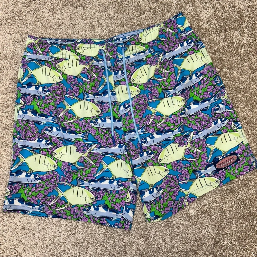 Vineyard Vines Swim Trunks Mesh Lined Men Size Small Fish Coral AOP Beach‎